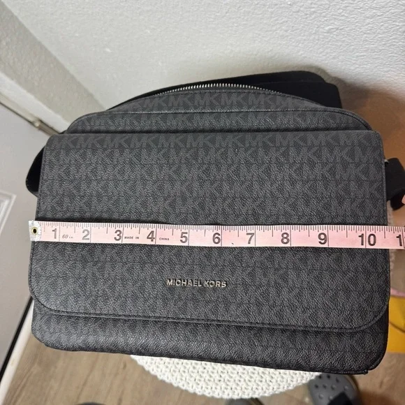 Michael kors Cooper Black Flat Camera Crossbody Bag - Picture 8 of 13